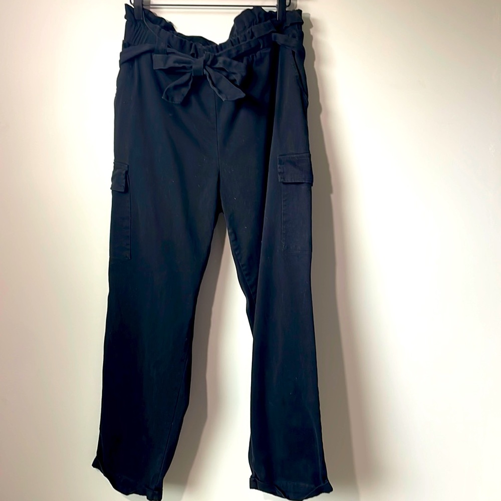 Kendell and Kylie black paper bag pants Cargo large. gorpcore grunge teacher